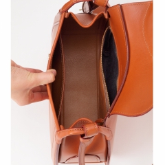 別売りショルダー<a href=”http://www.itagaki.co.jp/products/items/P025.html”>(P025)</a>をつけて