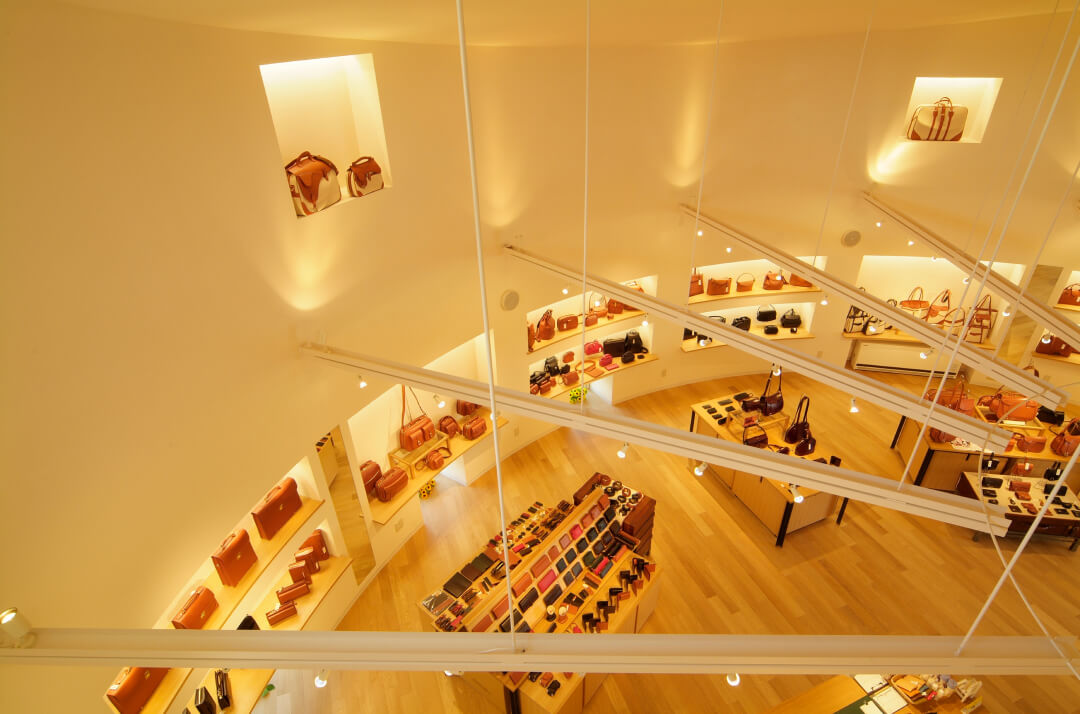 吹き抜け空間のショップ